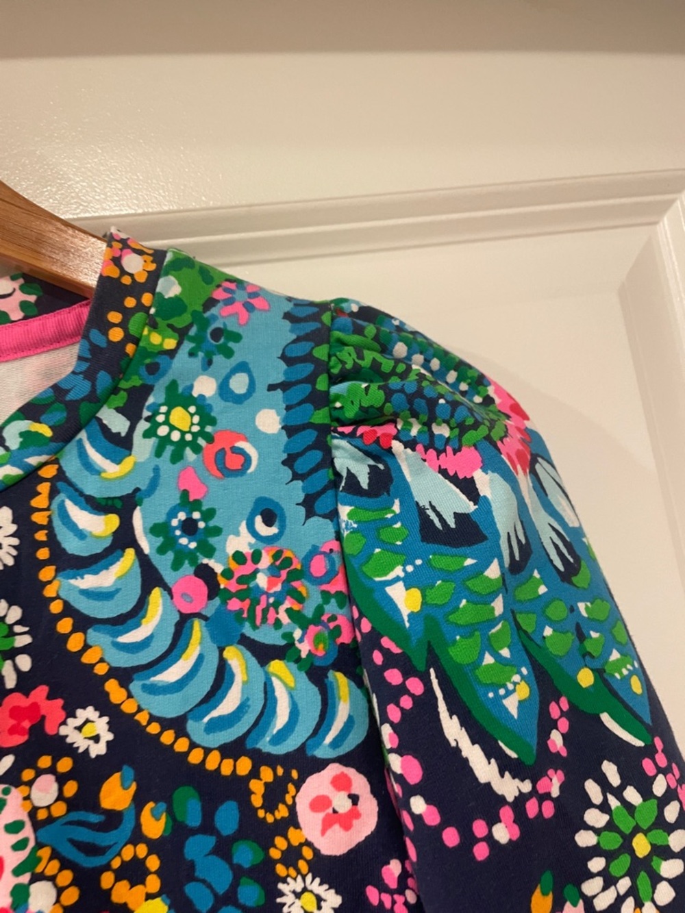 Lilly Pulitzer Corden sweatshirt featuring puffed sleeves xxs - Picture 4 of 7